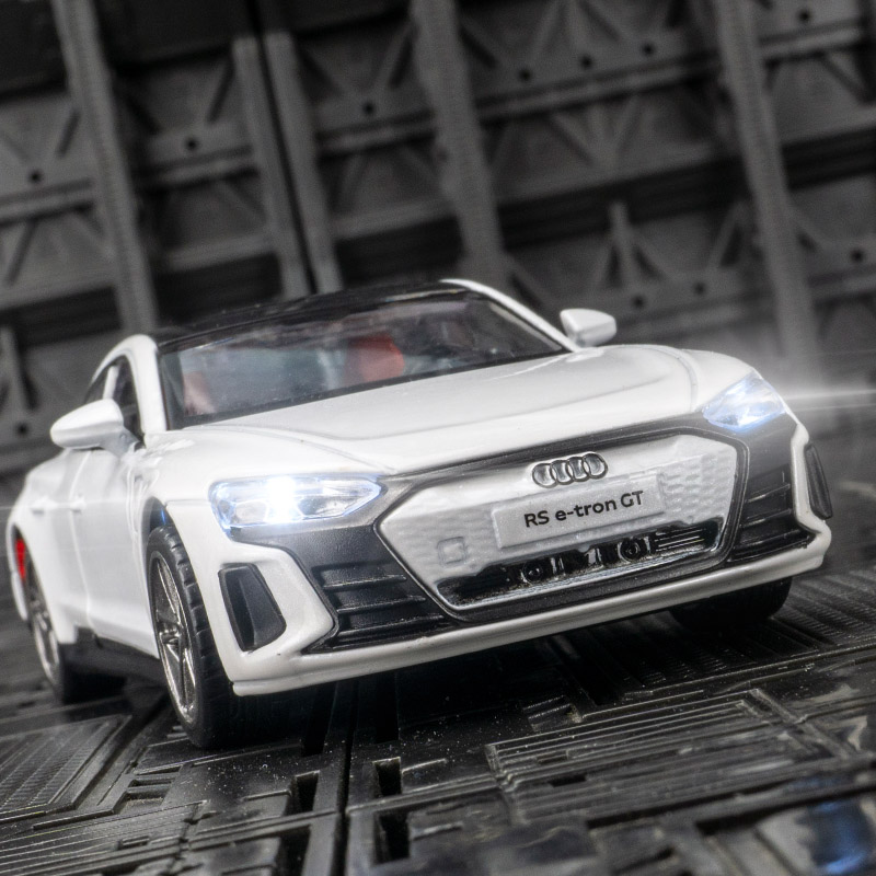 1: Model mobil Audi RS e-tron  - Decor Lighting Returns ulasan dan harga