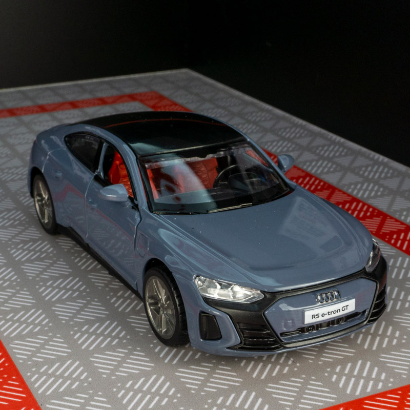 1: Model mobil Audi RS e-tron  - Decor Lighting Returns ulasan dan harga